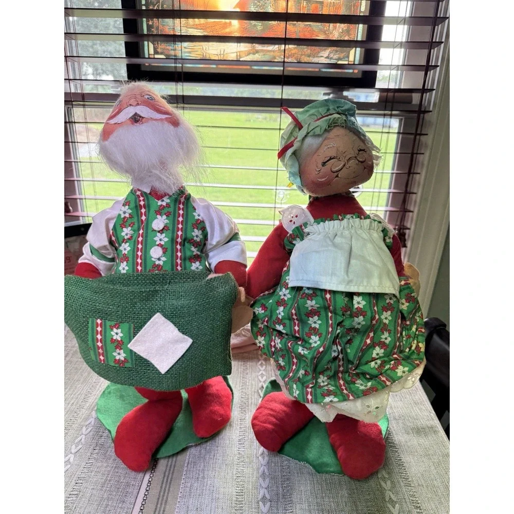 Vintage Annalee Santa & Ms Santa Large Figurines 19